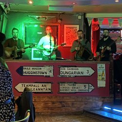 An Poc Fada - Sunday night band.