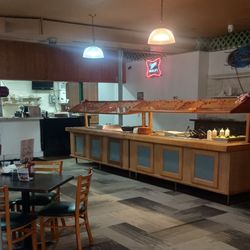 Tail Spin Bar & Grill - The famous and traditional Salad Bar.