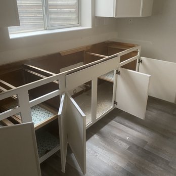 Accent Countertops - Totally left unfinished, they could've finish this before they left. Not sure why they did - Kitchen & Bath Near Me - Murray, Utah