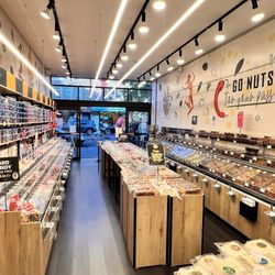 Nuts Factory - Astoria - Inside