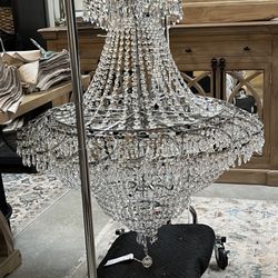 Up 2 US Furniture - Exquisite crystal chandelier!