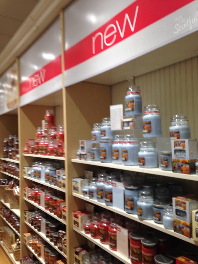 YANKEE CANDLE 1245 Worcester Rd, Natick, Massachusetts Candle