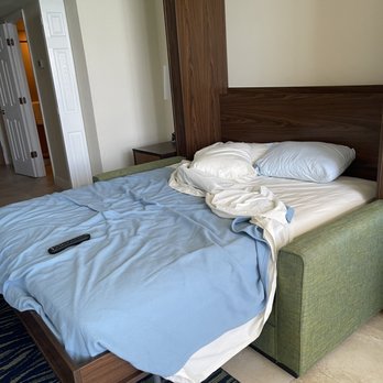 Hollywood Beach Tower - What they consider a queen size bed - Hotels Near Me - Hollywood, Florida Hollywood Beach Tower - What they consider a queen size bed - Hotels Near Me - Hollywood, Florida