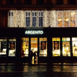 Argento - Illuminated street with Argentos crimbo light!
