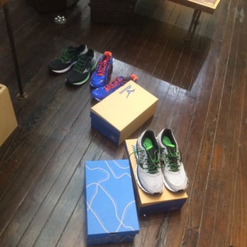 Philadelphia Runner - Tried on several pairs. Not buying any of these - Sports Wear Near Me - Philadelphia, Pennsylvania Philadelphia Runner - Tried on several pairs. Not buying any of these - Sports Wear Near Me - Philadelphia, Pennsylvania