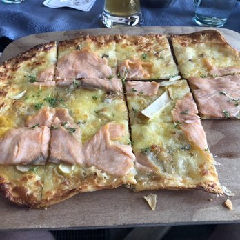 Seaside - Salmone and Pear pizza - Bistros Near Me - Hopfen am See, BY Seaside - Salmone and Pear pizza - Bistros Near Me - Hopfen am See, BY