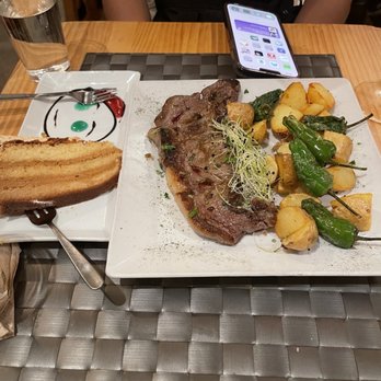 El Sur - Lomo salteado and pastel de Dulce de leche (yum) - Tapas Bars Near Me - Madrid, M