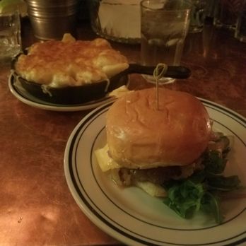 Duke's Grocery - Burger and mac and cheese - Pubs Near Me - Washington, DC, District of Columbia