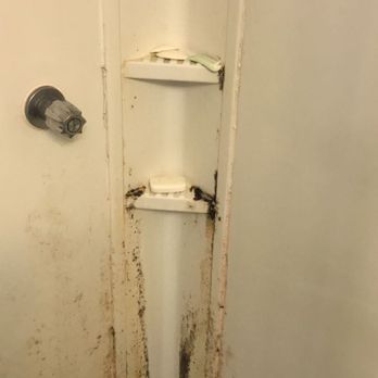 De Home Cleaning Services - Shower Before... - Home Cleaning Near Me - Toronto, Ontario