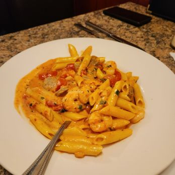 Leonardo's Italian Grille - Gamberi e Salsiccia Arabiato - Pizza Near Me - Romulus, Michigan