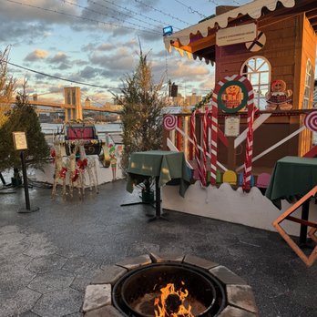 Watermark - Fire pit! - Cocktail Bars Near Me - New York, New York Watermark - Fire pit! - Cocktail Bars Near Me - New York, New York