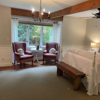 Cottonwood Inn - John Calvin Room - Bed & Breakfast Near Me - Holland, Michigan