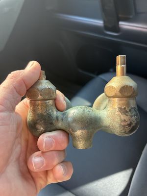 Comet Plumbing Supply Logo