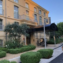 Grand Hôtel Roi René - Front entrance