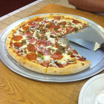 Robertos Pizza - This is their House Special pizza with sausage, ham, pepperoni, onions, green peppers, and mushrooms. Great pizza! - Pizza Near Me - Harrisburg, Pennsylvania