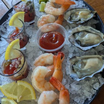 Jandy Oyster - Fresh raw sampler player.  Mmmmm so good - Seafood Markets Near Me - Tillamook, Oregon