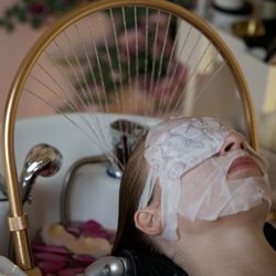 Hollywood Facial - Head-Spa