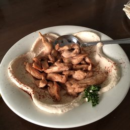 Hummus and chicken appetizer