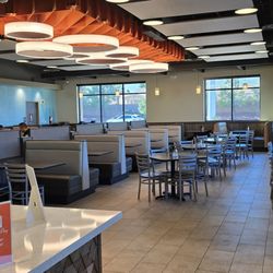 Zippy’s Hualapai Way - Inside seating is very large