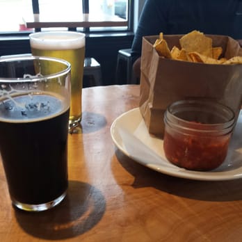 White Sails Brewing - Porter, Chips and salsa - Breweries Near Me - Nanaimo, British Columbia White Sails Brewing - Porter, Chips and salsa - Breweries Near Me - Nanaimo, British Columbia