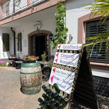 Weingut Lehnert-Veit - Courtyard - German Near Me - Piesport, RP Weingut Lehnert-Veit - Courtyard - German Near Me - Piesport, RP