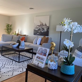 Staged2Shine - Living room staged. - Home Staging Near Me