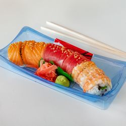 Pick n' Roll Sushi - Rainbow roll
California roll topped with salmon, tuna, and shrimp ebi
