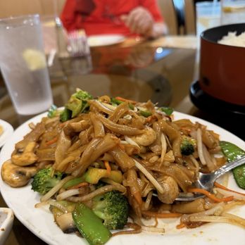 Hot Wok Cafe - Vegetable chow fun - Chinese Near Me - Northridge, California Hot Wok Cafe - Vegetable chow fun - Chinese Near Me - Northridge, California