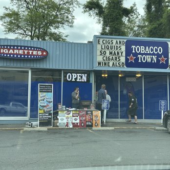 TOBACCO TOWN - Updated May 2026 - 19 Photos & 31 Reviews - 8200 SW Barbur  Blvd, Portland, Oregon - Tobacco Shops - Phone Number