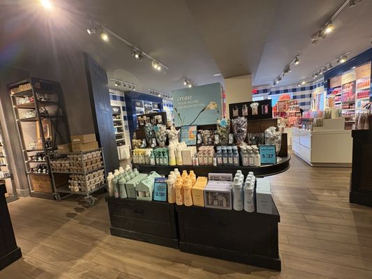 BATH & BODY WORKS - Updated July 2026 - 16 Photos & 23 Reviews