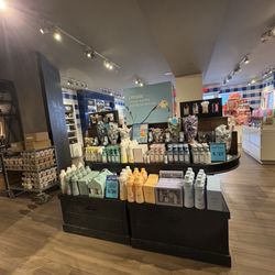 Bath & Body Works - Clean, beautiful presentation