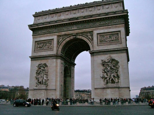 Arc de Triomphe by null
