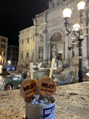 Gelato in Trevi by null
