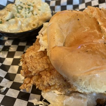 Sam's Grill & Bar - Buttermilk chicken sandwich and Mac and cheese. - American Near Me - Fort Worth, Texas