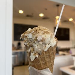 Mora Iced Creamery - S'mores (looks good but tastes so bland)