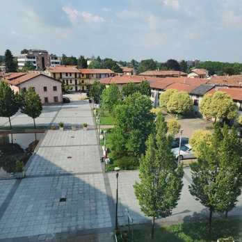 Samarcanda - View from the hotel. The restaurant is a short walk and right at the end under the arch. - Italian Near Me - Somma Lombardo, AG