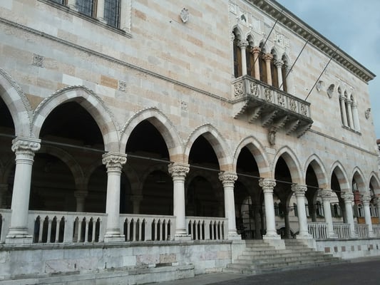 Piazza della Libertà by null