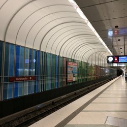 U-Bahnhof und Bushaltestelle Dülferstraße