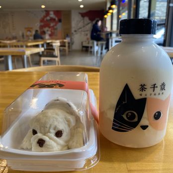 Timeless Tea - Durian Smoothie & Cheesecake Bull Dog Mousse at Timeless Tea - Desserts Near Me - Seattle, Washington