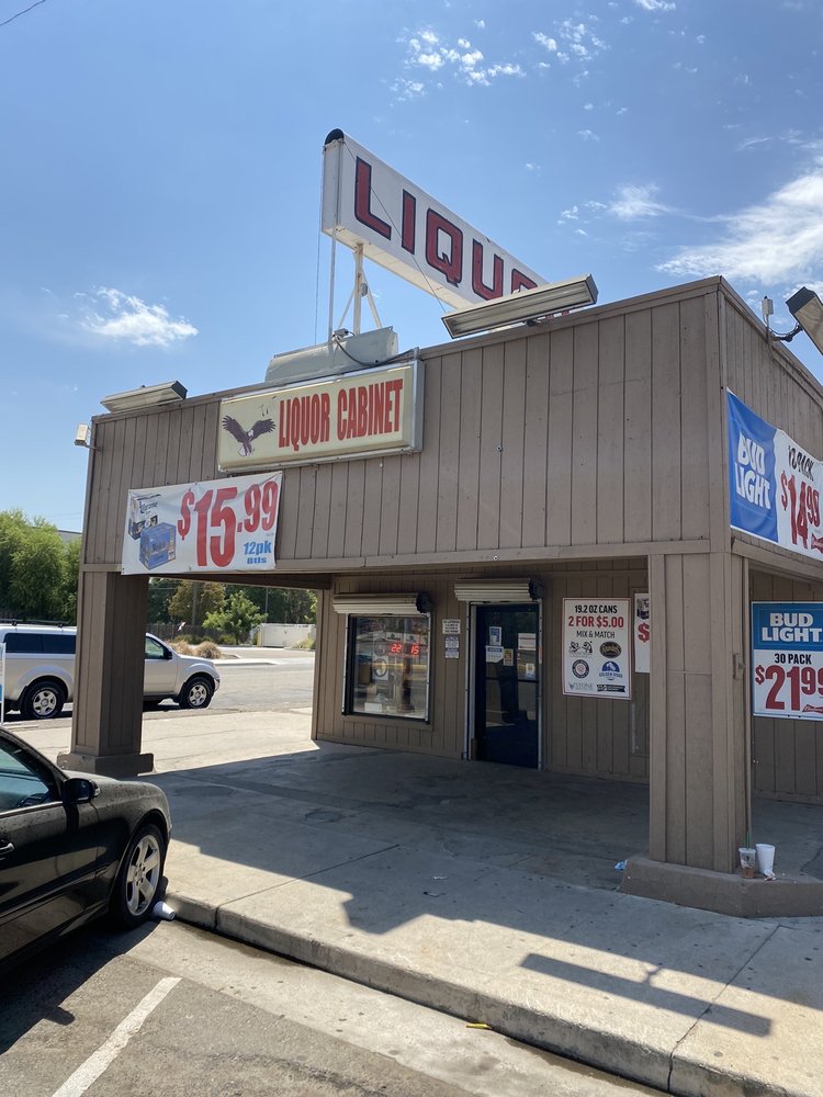 LIQUOR Updated October 2024 204 N 8th St, Fowler