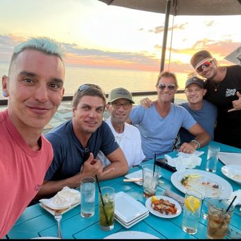 The Rooftop Lounge - Friends enjoying the Rooftop restaurant - Lounges Near Me - Laguna Beach, California The Rooftop Lounge - Friends enjoying the Rooftop restaurant - Lounges Near Me - Laguna Beach, California