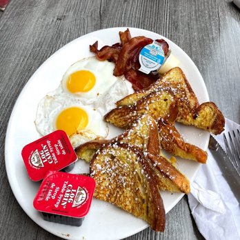 Zak's Diner - French toast with eggs and bacon - Diners Near Me - Ottawa, Ontario Zak's Diner - French toast with eggs and bacon - Diners Near Me - Ottawa, Ontario