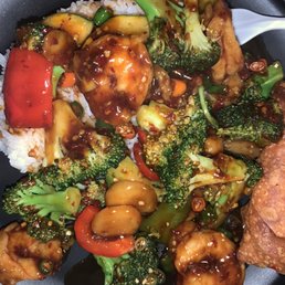 Shrimp in garlic sauce extra spicy. Very spicy, peep the little fresh peppers. Very good. Shrimp in garlic sauce extra spicy. Very spicy, peep the little fresh peppers. Very good.