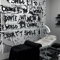 Snows Beauty Bar - Teeth whitening station