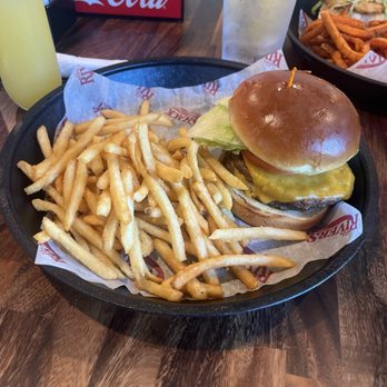 Rivershack - Classic hamburger - Bars Near Me - Kenner, Louisiana