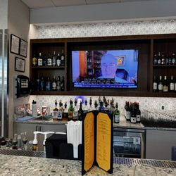 The CLUB MCO - Airside 1