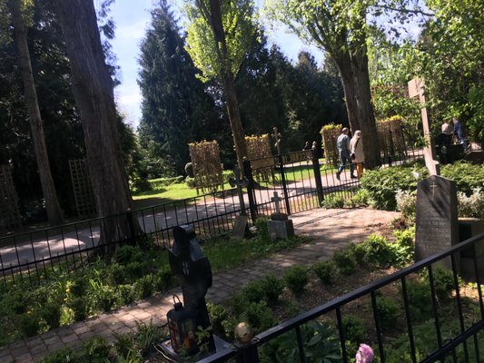 Assistens Cemetery by null