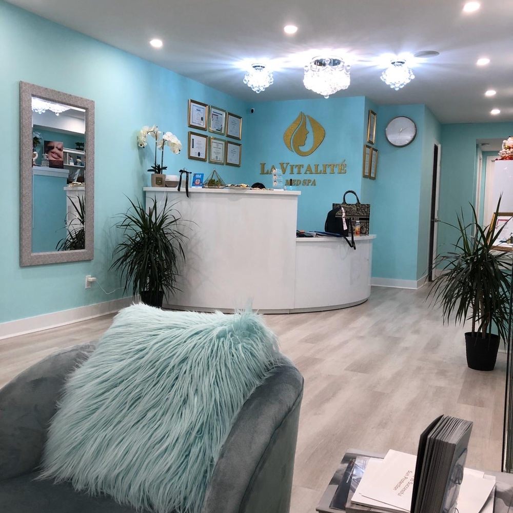La Vitalité Med Spa - Main waiting room including front desk - Medical Spas Near Me - Toronto, Ontario La Vitalité Med Spa - Main waiting room including front desk - Medical Spas Near Me - Toronto, Ontario