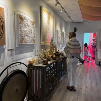 Rafi Lounge - Yoga Near Me - Malibu, California