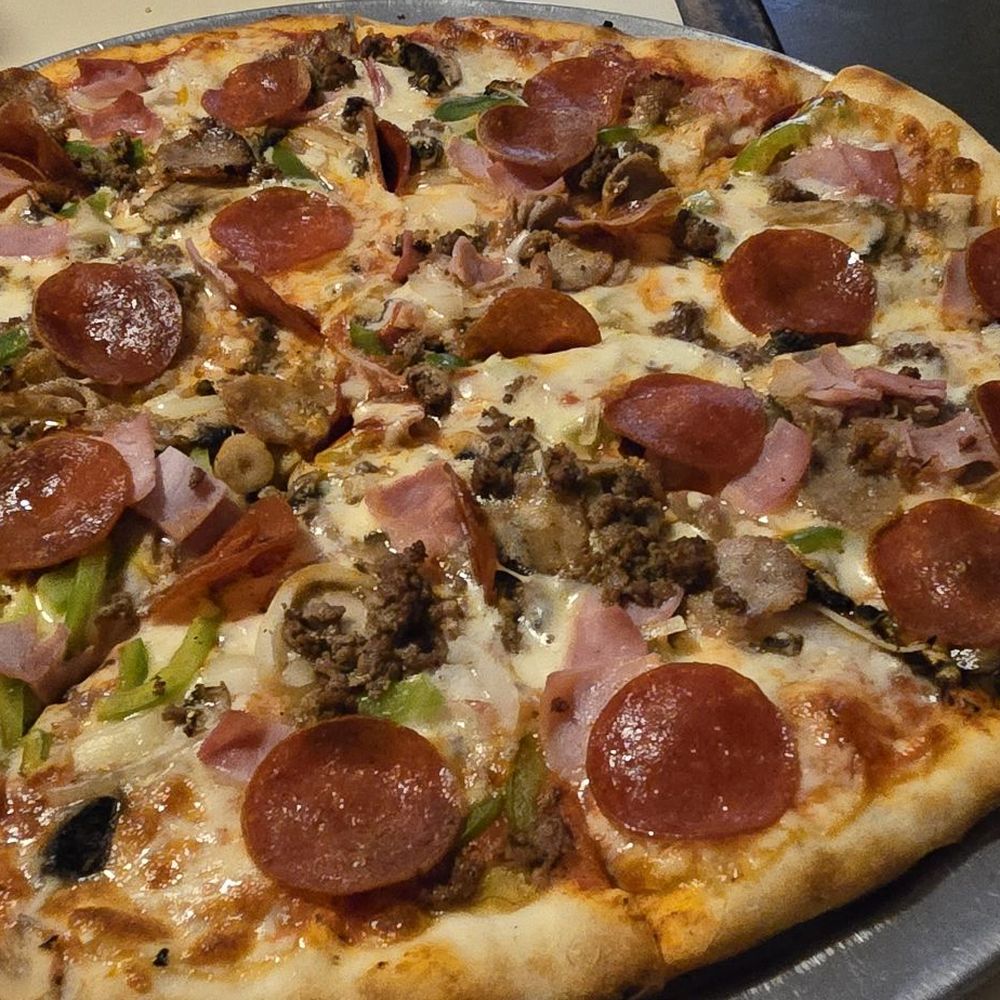 Fratello's Pizzeria - Deluxe pizza - Salad Near Me - Trenton, Florida Fratello's Pizzeria - Deluxe pizza - Salad Near Me - Trenton, Florida